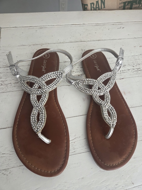 Cat & Jack Shoes - Cat & Jack Silver Beaded T-Strap Brown Footbed Sandals; Girl's 5, Women's 6.5